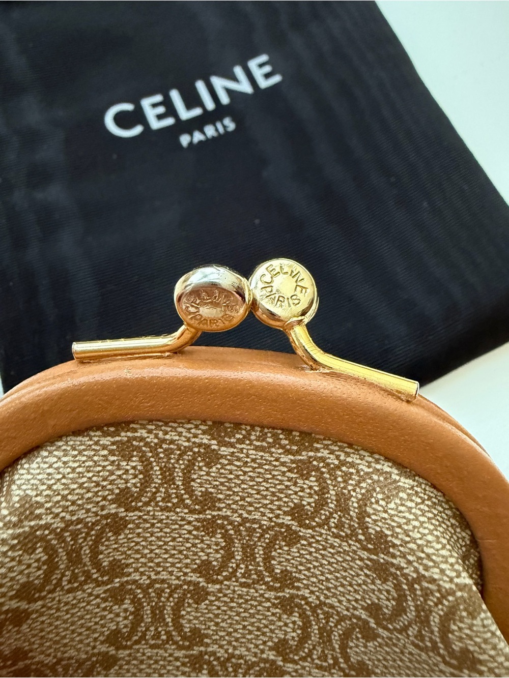 CELINE Vintage Triomphe Canvas Coin Purse Wallet with gold kiss-lock - Picture 3 of 8